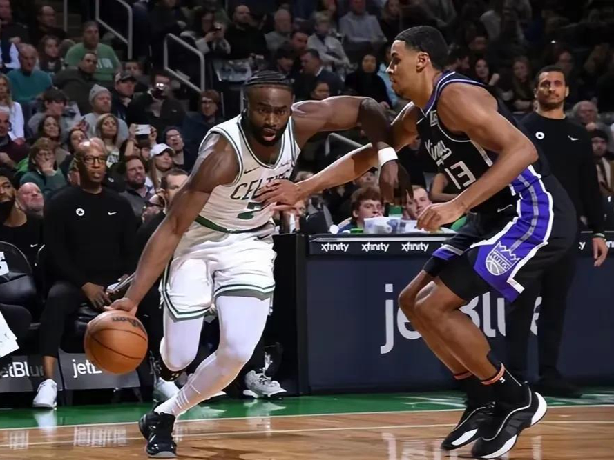 国王队在主场强势压制对手,向前迈进 国王队在主场强势压制对手,向前迈进