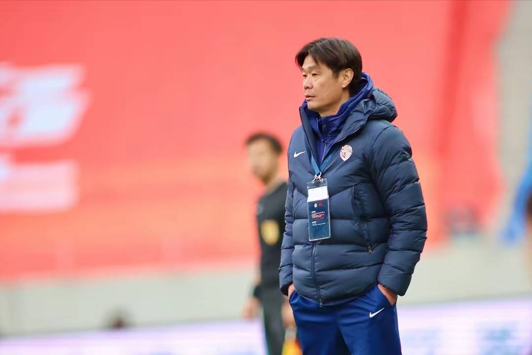 勒阿弗球迷怒吼,俱乐部管理层召开紧急会议 勒阿弗球迷怒吼,俱乐部管理层召开紧急会议