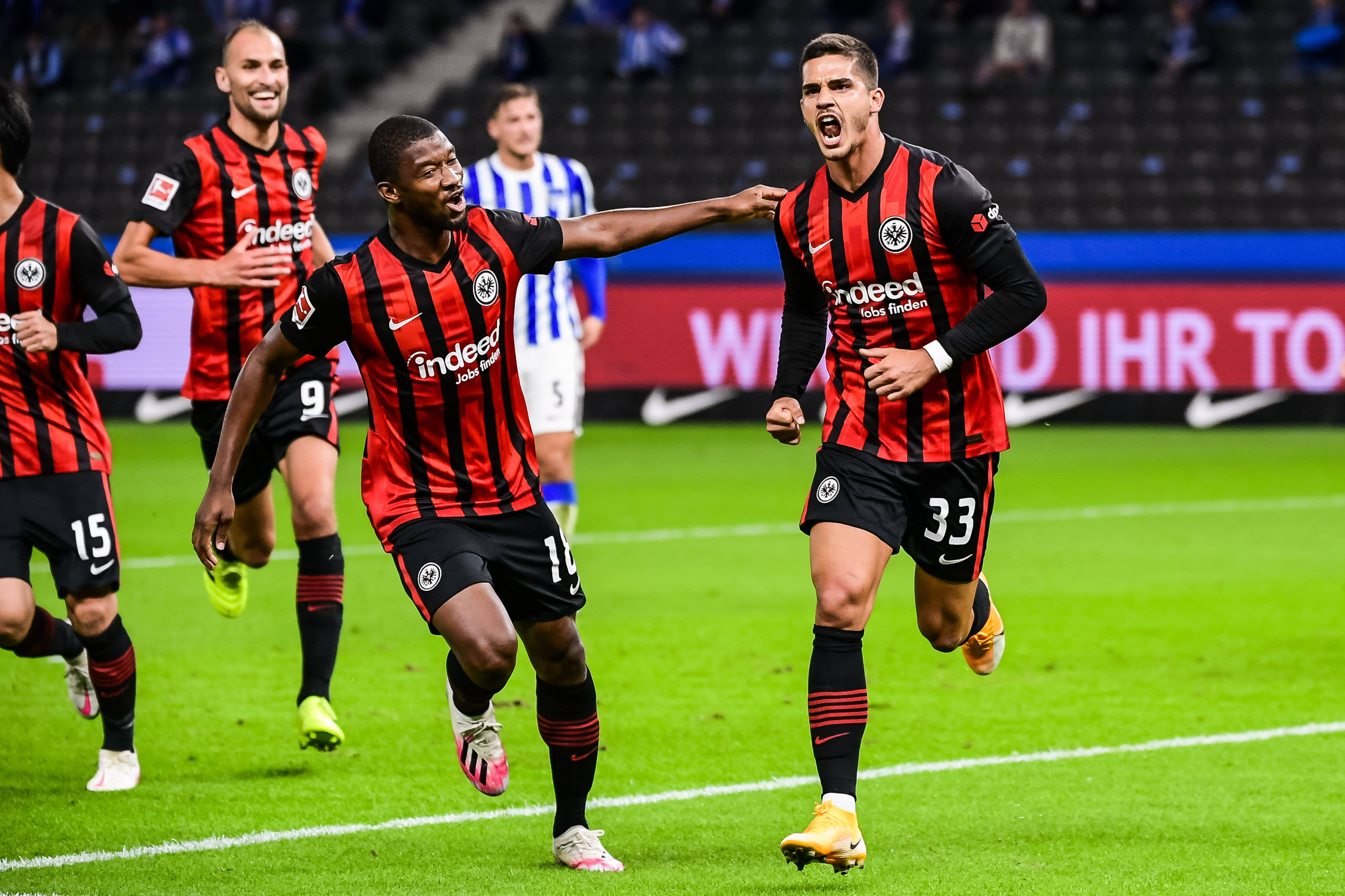 九游体育网页版入口-法兰克福队员联手赢球，士气高昂不容小觑的简单介绍