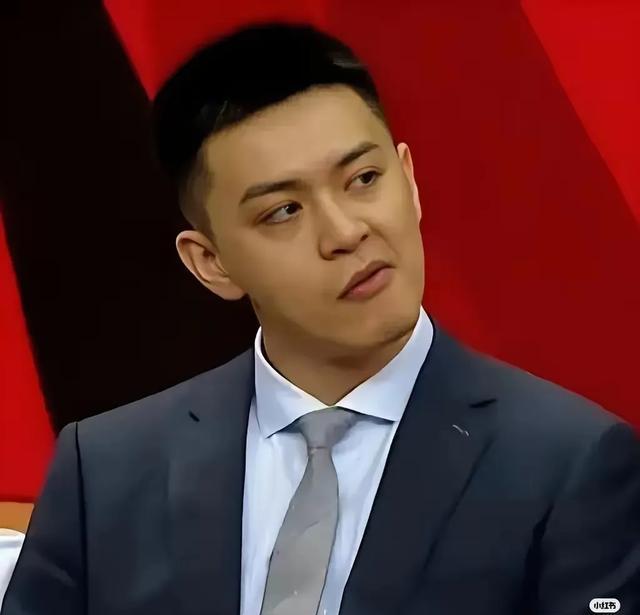 九游体育-阿劳波主教练及时调整战术，赢得比赛