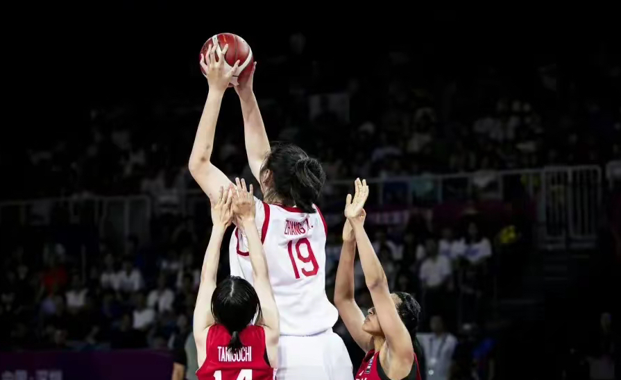 篮球女子半决赛：中国队大胜晋级决赛