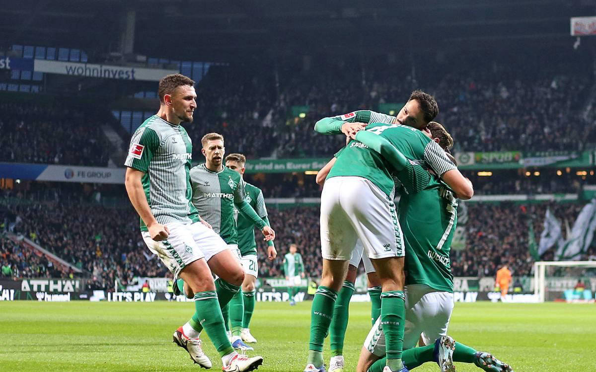 -包含比利亚雷亚尔遗憾输球，冲击前四受挫的词条