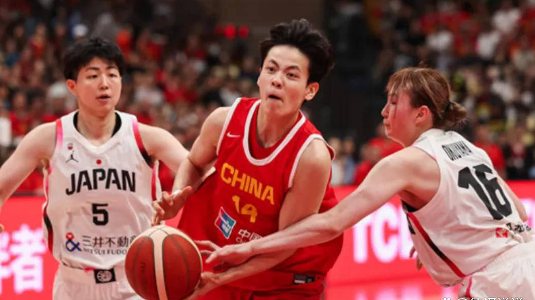 年轻球员在比赛中展现风采,成为新星 年轻球员在比赛中展现风采,成为新星