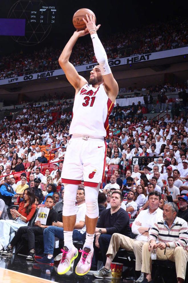 美洲队在与哈尔兰德的比赛中取得胜利 美洲队在与哈尔兰德的比赛中取得胜利