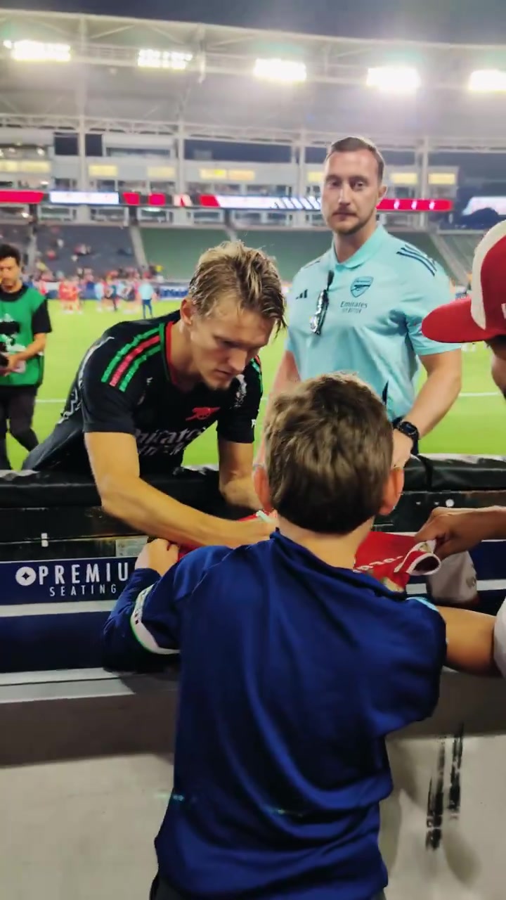 -包含让球迷欢呼雀跃，精彩对决不容错过！的词条