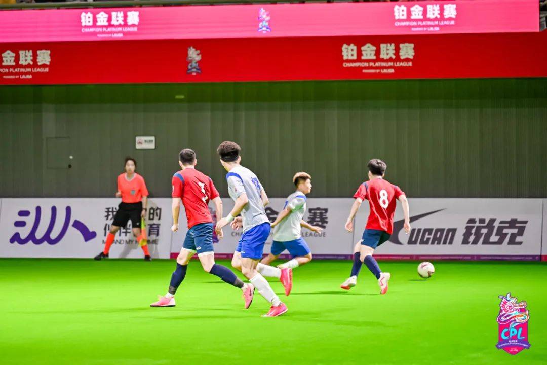 九游体育中国官网-关于赛场内外球迷热情高涨，为喜爱的球队助威的信息