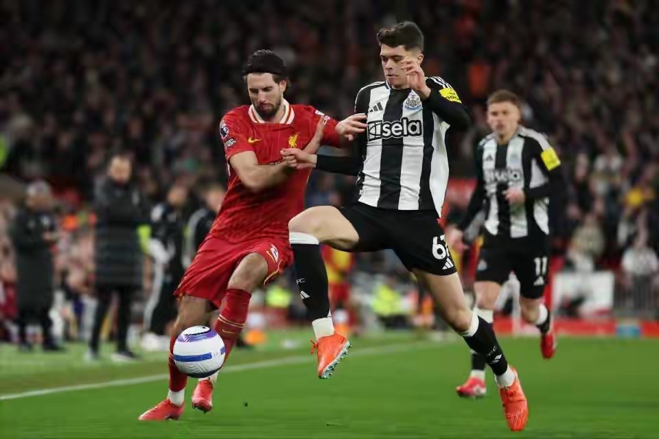 九游体育网页版登录入口-纽伦堡球员拼尽全力，最终夺得胜利