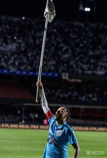 大连人马内马尔破门,助球队胜利 大连人马内马尔破门,助球队胜利