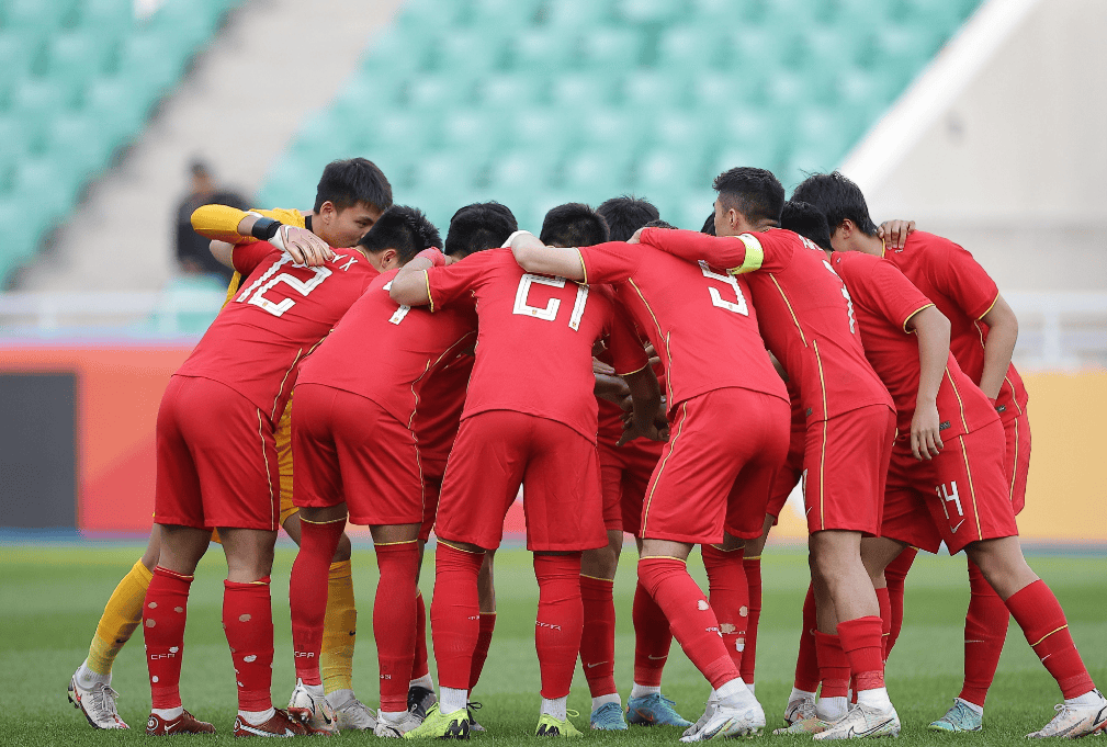 包含足球盛会拉开帷幕,球员们展现出色表现,引爆球迷热情的词条 包含足球盛会拉开帷幕,球员们展现出色表现,引爆球迷热情的词条