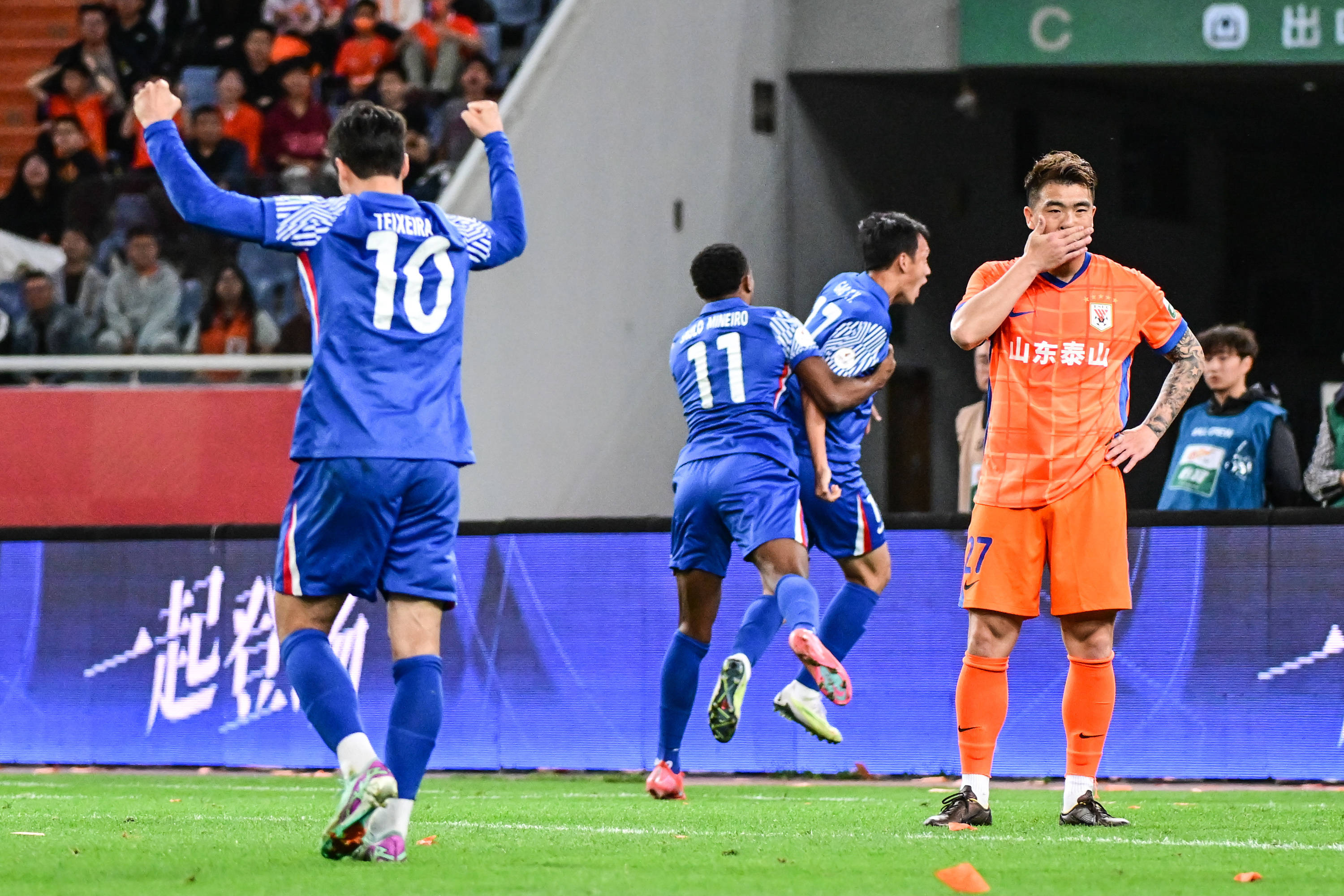 上港主场大胜鲁能,斩获三分 上港主场大胜鲁能,斩获三分