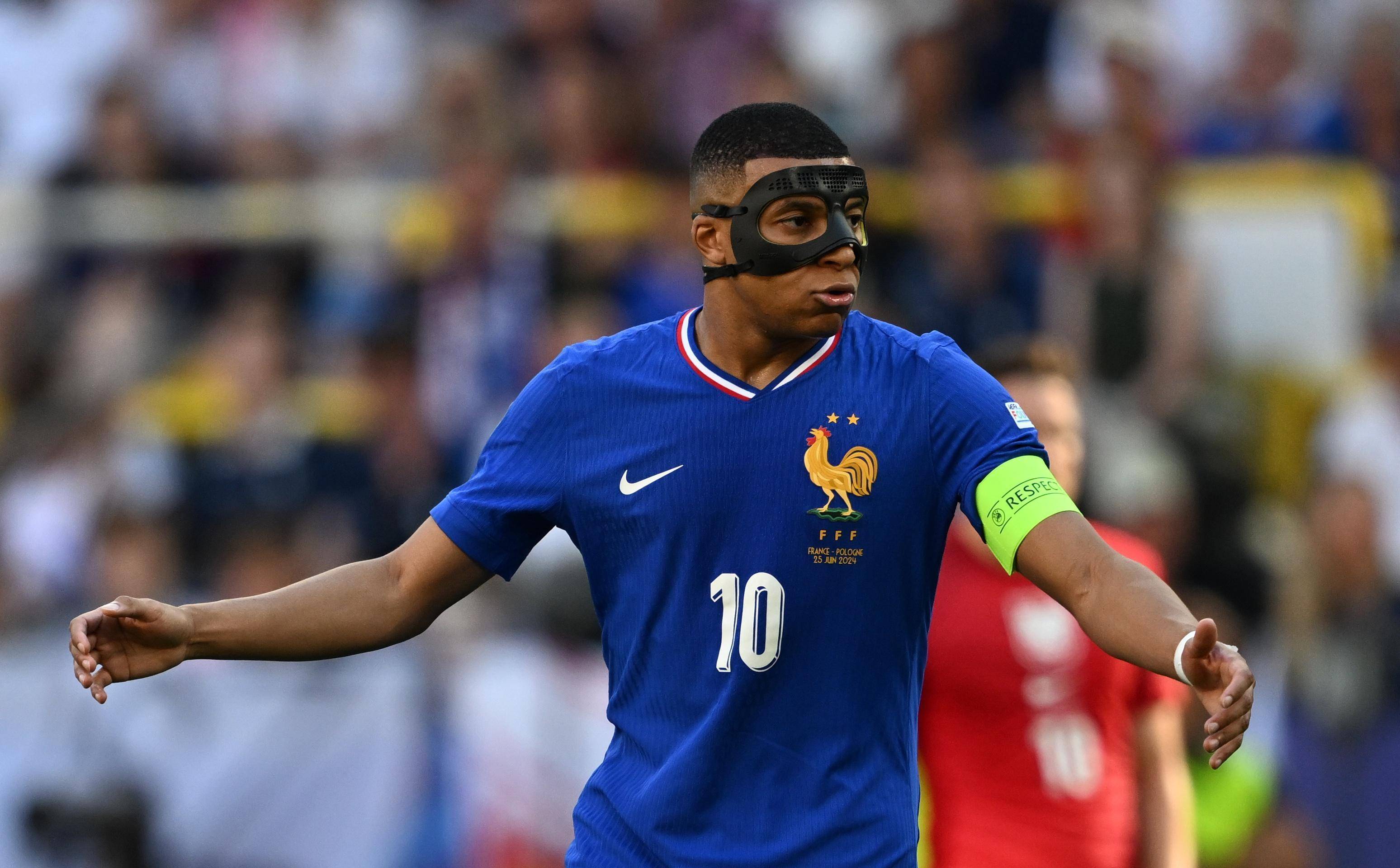 法国国家队强大阵容出征比赛 法国国家队强大阵容出征比赛