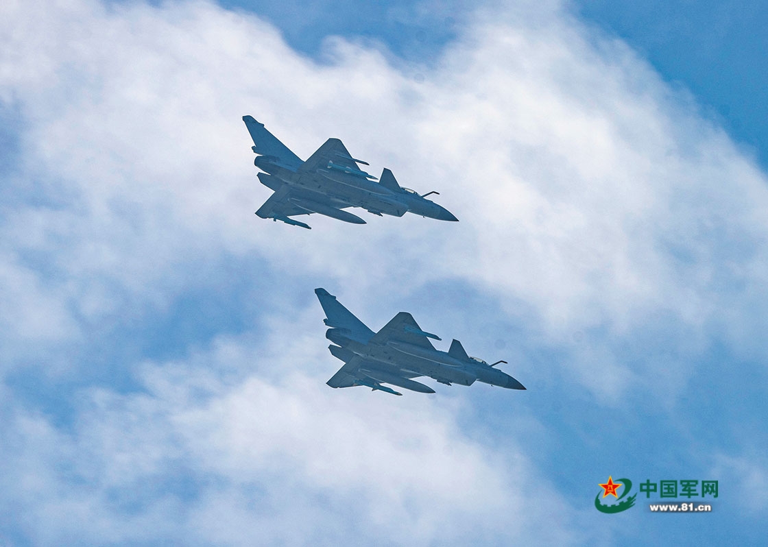 第一次对抗,双方展开激烈比拼 第一次对抗,双方展开激烈比拼