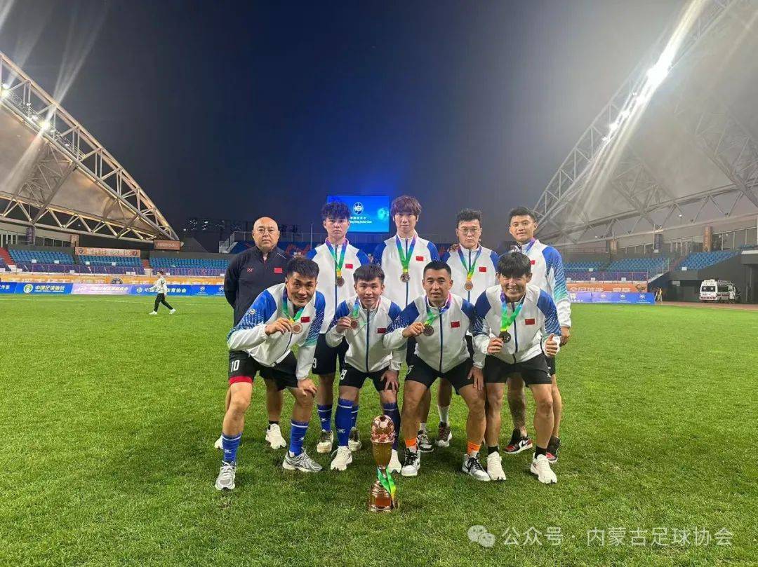 足球职业比赛总决赛结果揭晓，哪支队伍问鼎